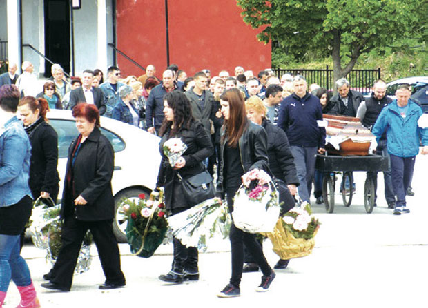 Убио оца, па себе: Радисав Васић и његов син Срђан сахрањени заједно